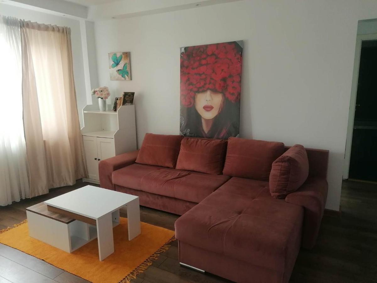 Apartament Near The Park Two Rooms Bukares Bagian luar foto