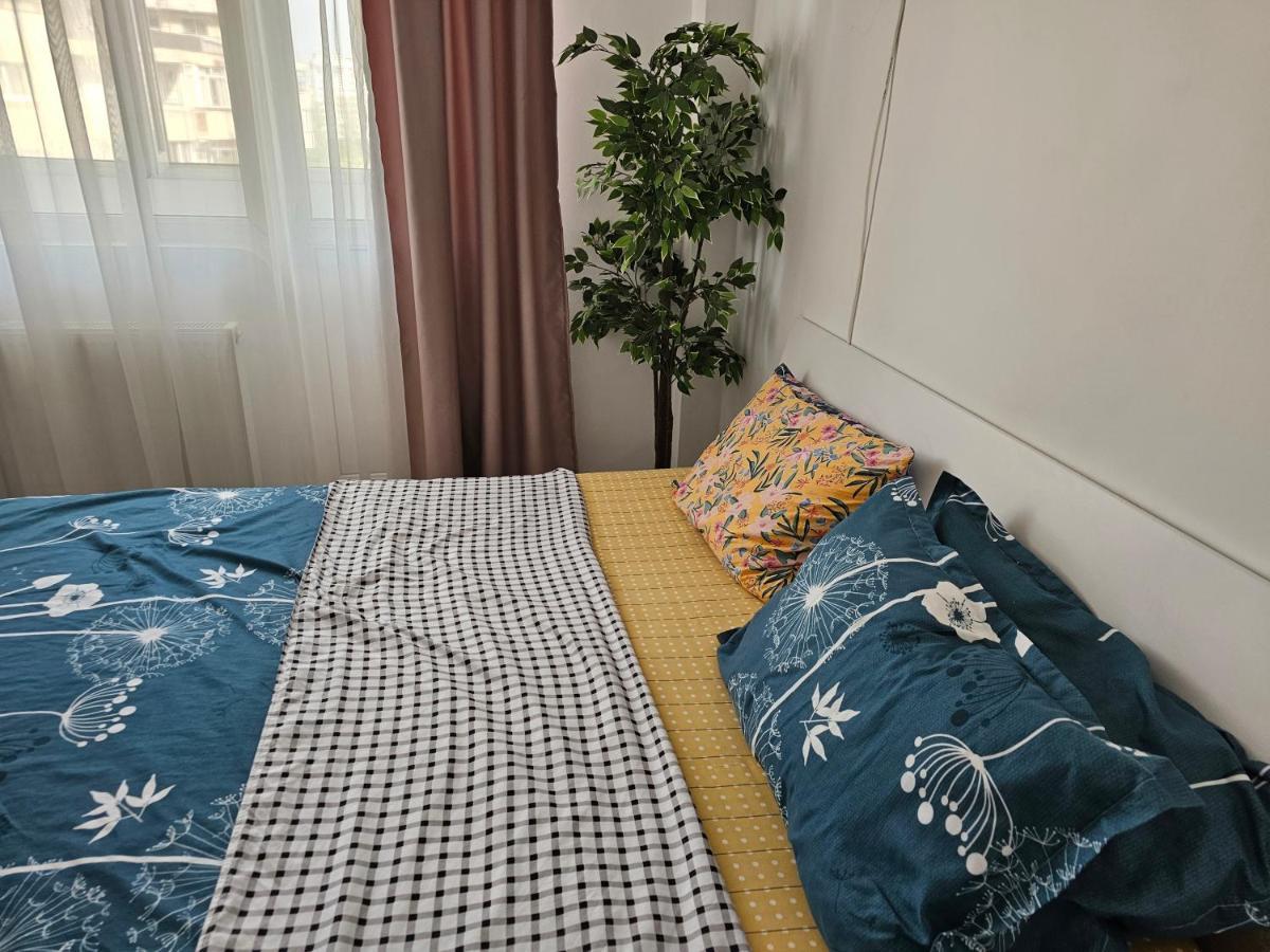 Apartament Near The Park Two Rooms Bukares Bagian luar foto