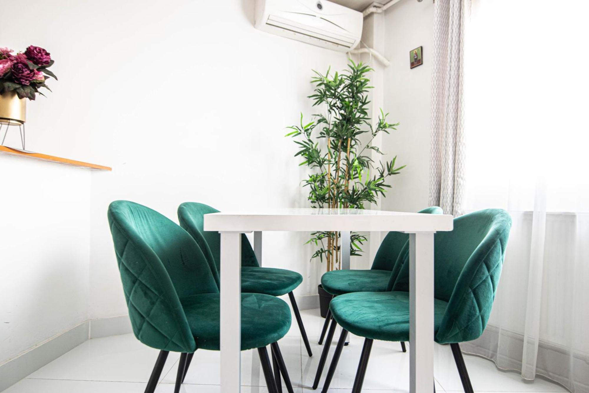 Apartament Near The Park Two Rooms Bukares Bagian luar foto