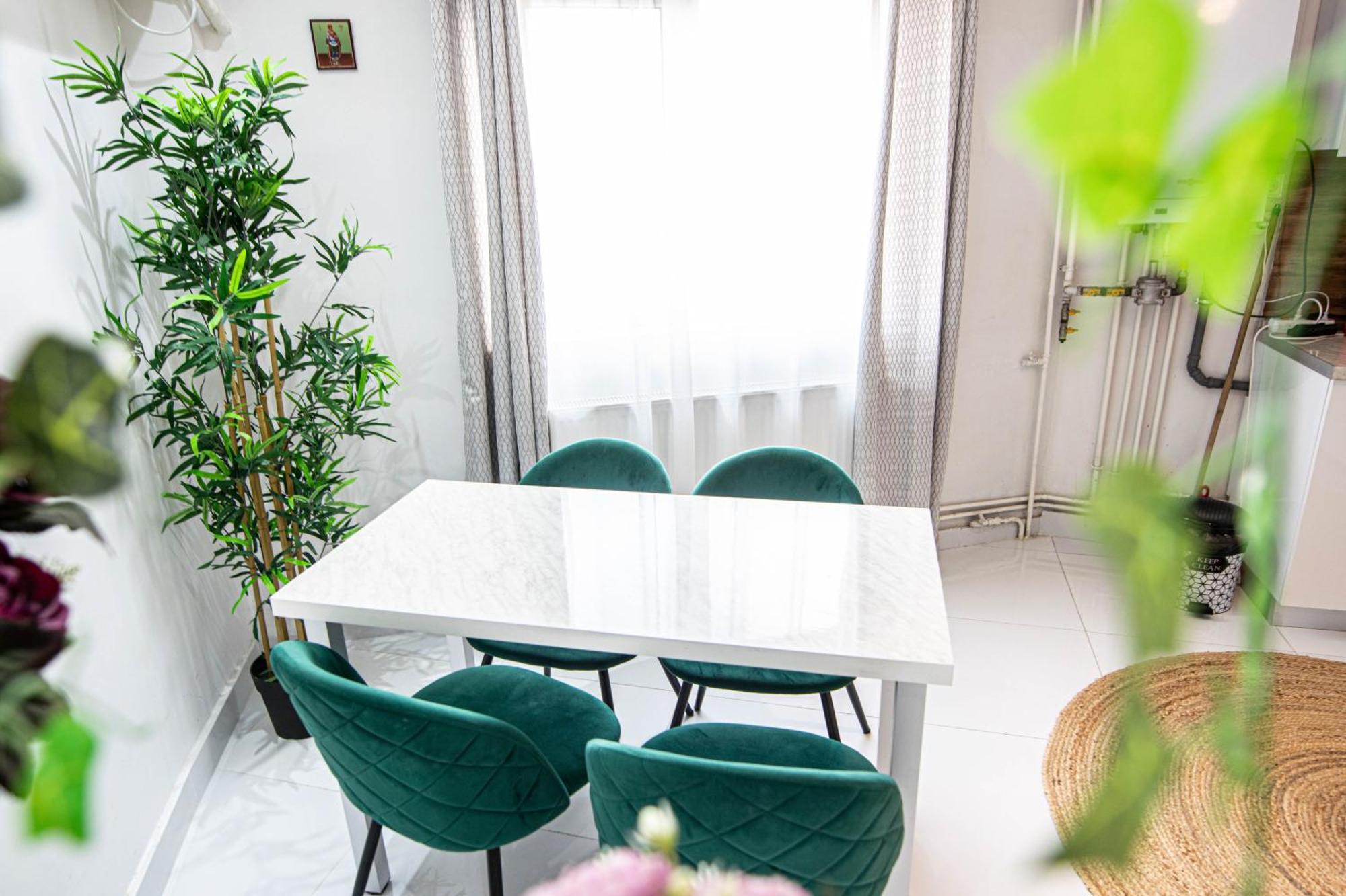 Apartament Near The Park Two Rooms Bukares Bagian luar foto