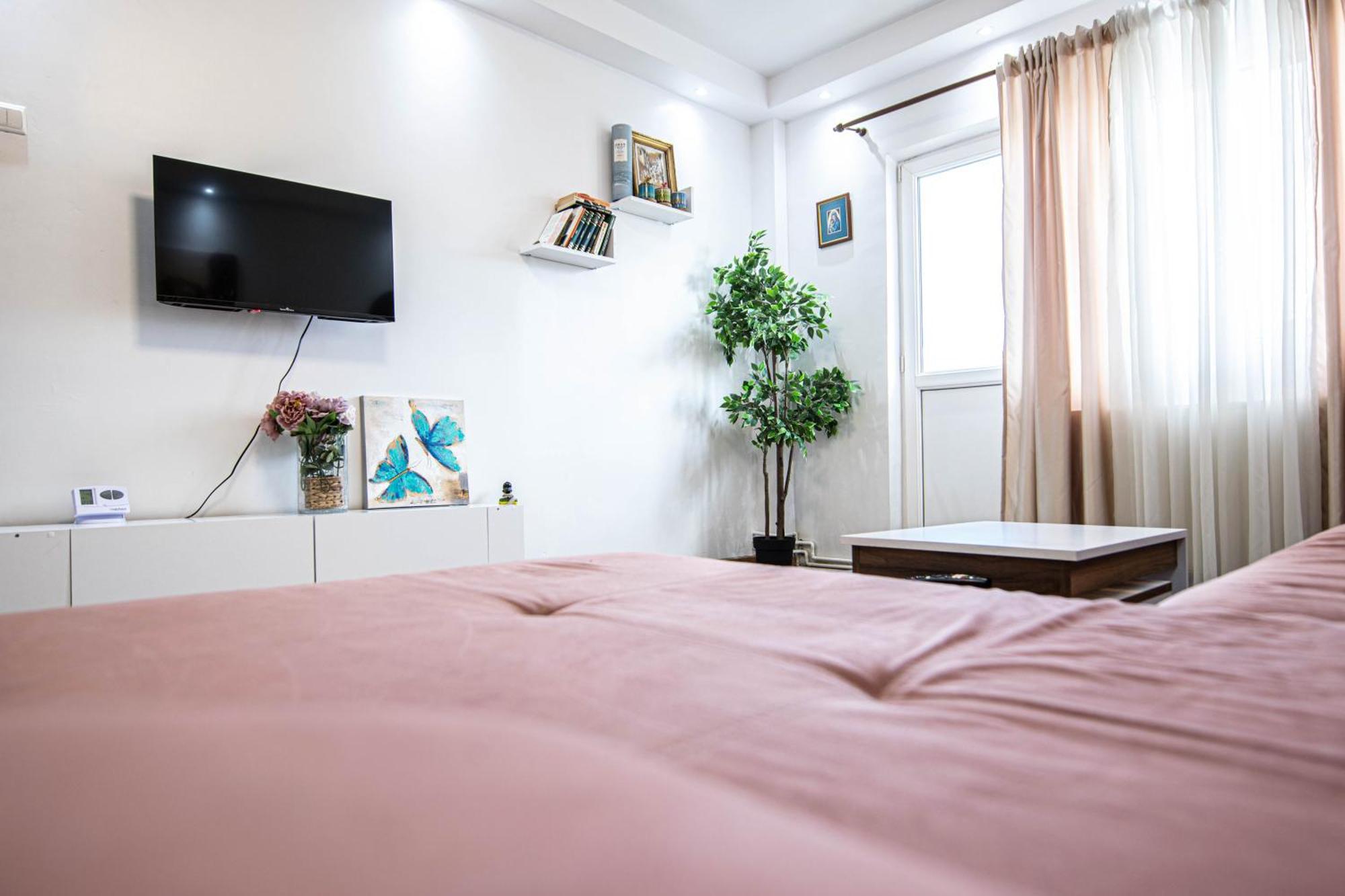Apartament Near The Park Two Rooms Bukares Bagian luar foto