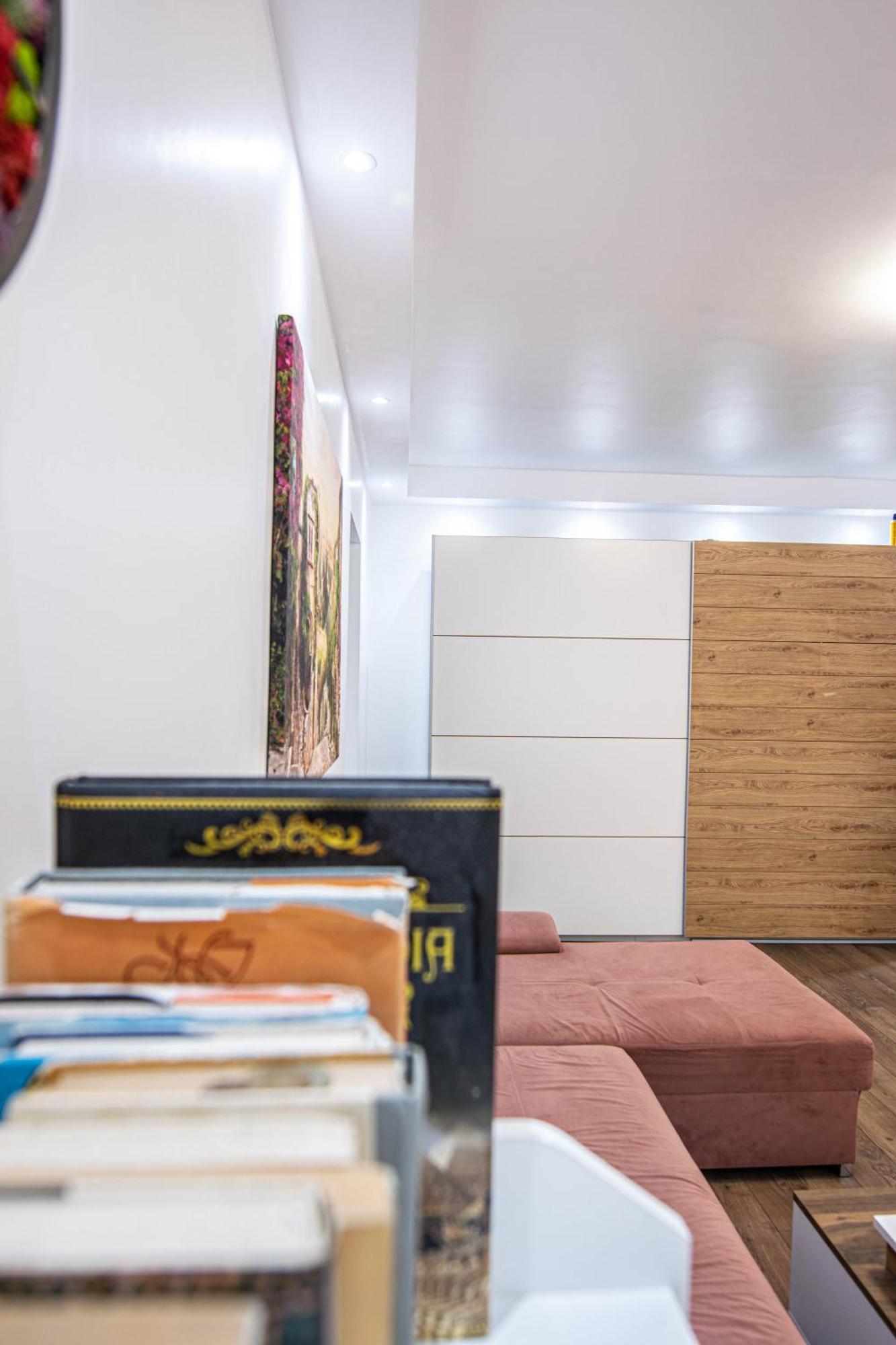 Apartament Near The Park Two Rooms Bukares Bagian luar foto
