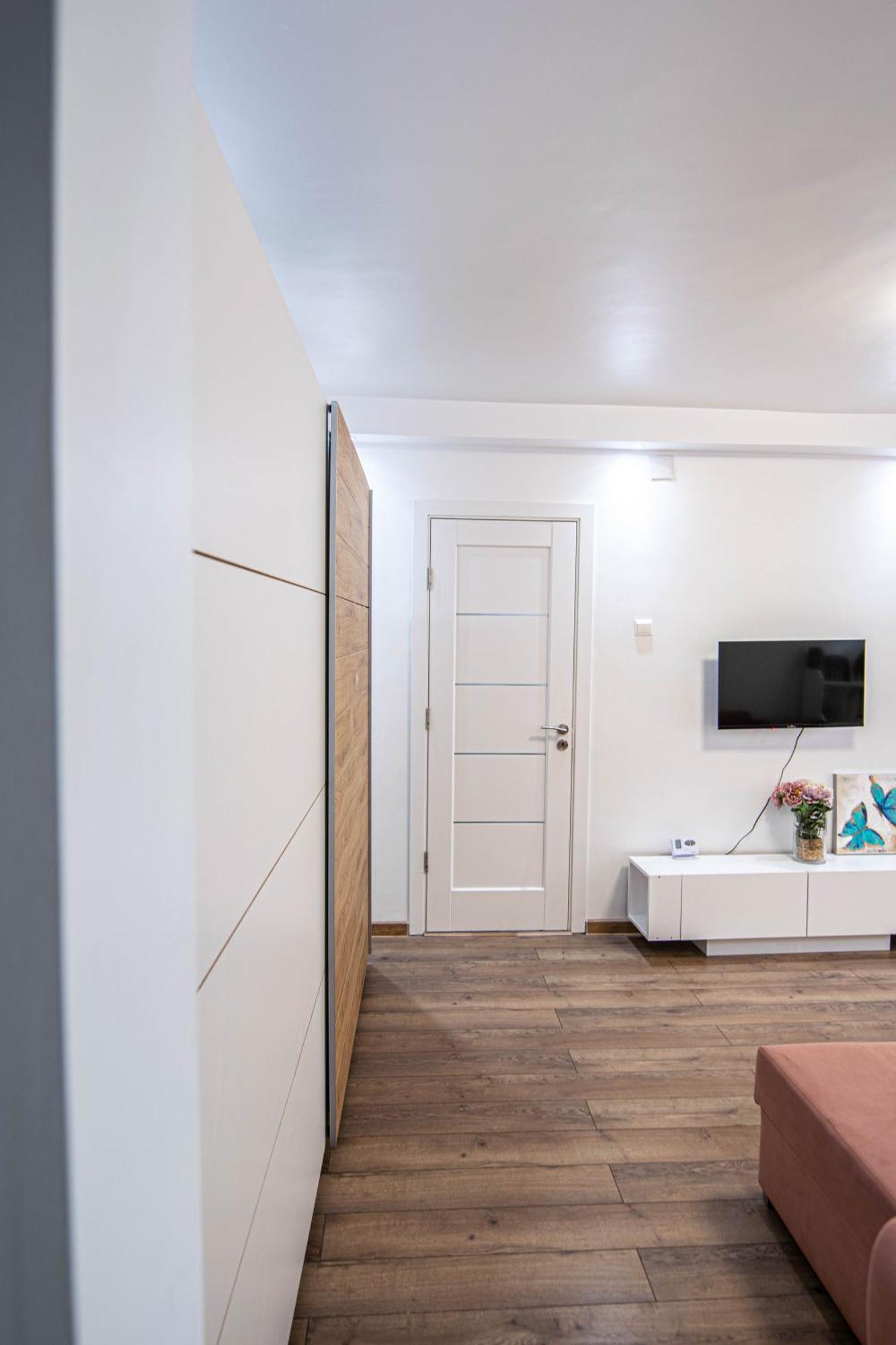 Apartament Near The Park Two Rooms Bukares Bagian luar foto