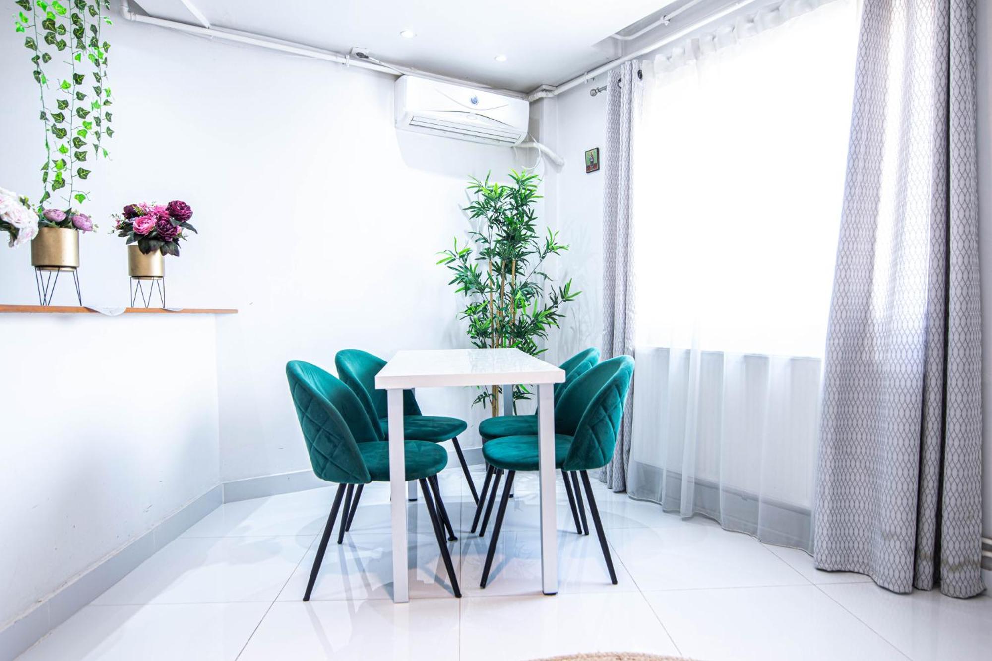 Apartament Near The Park Two Rooms Bukares Bagian luar foto